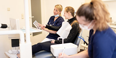 Schwangere mit Nuckel